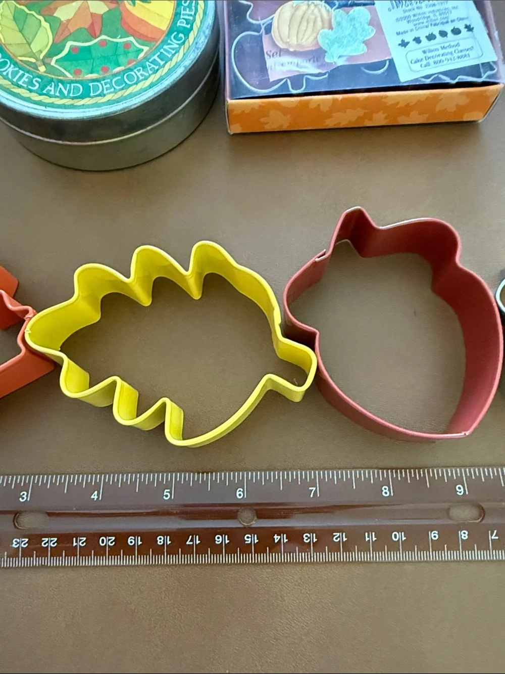 Autumn Leaf Cutters: 2 large leaves, 2 acorns, 2 sets of 6 each minis